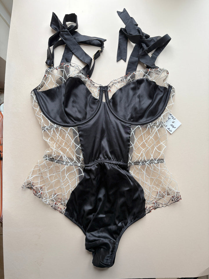 Fatima Bodysuit sample - size 7