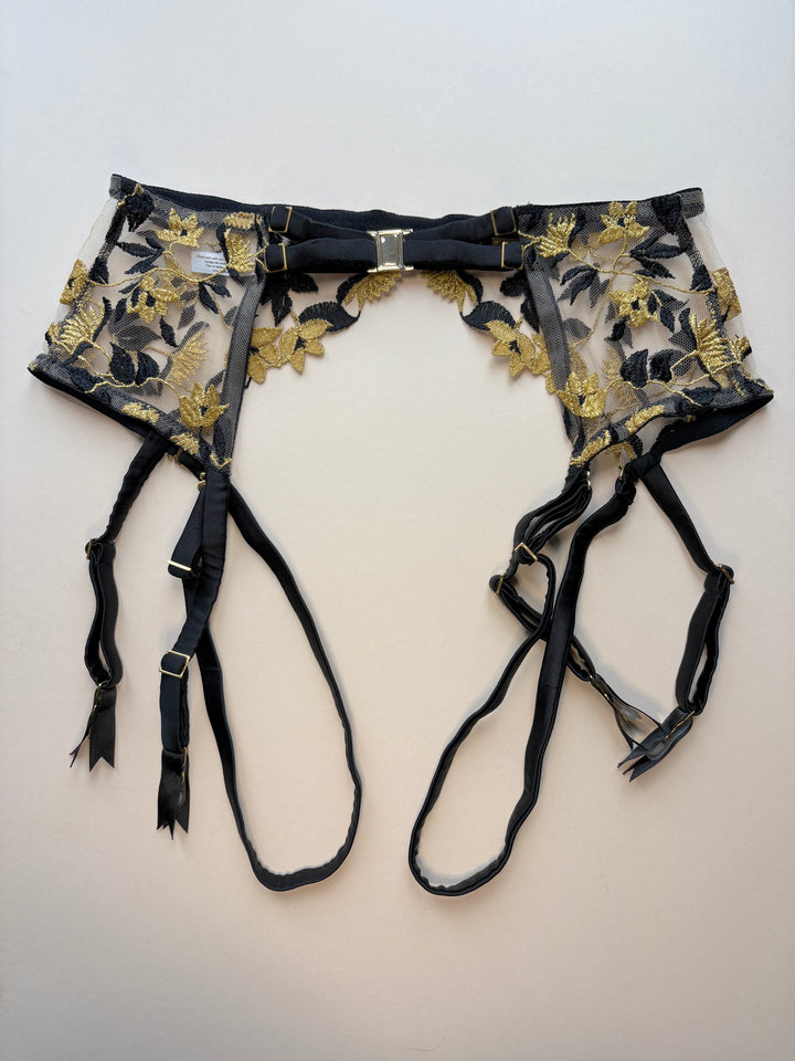 FAULTY Soraya Jet Suspender - size 3-4(S)