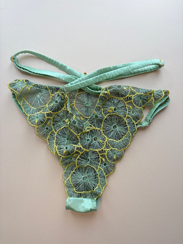 Vida Waist Strap Knicker sample - size S