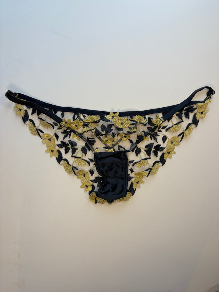 Soraya Jet Strap Knicker sample - size 5-6 (M)